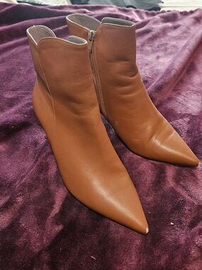 Women's Pointed Toe Ankle Boots - Tan
